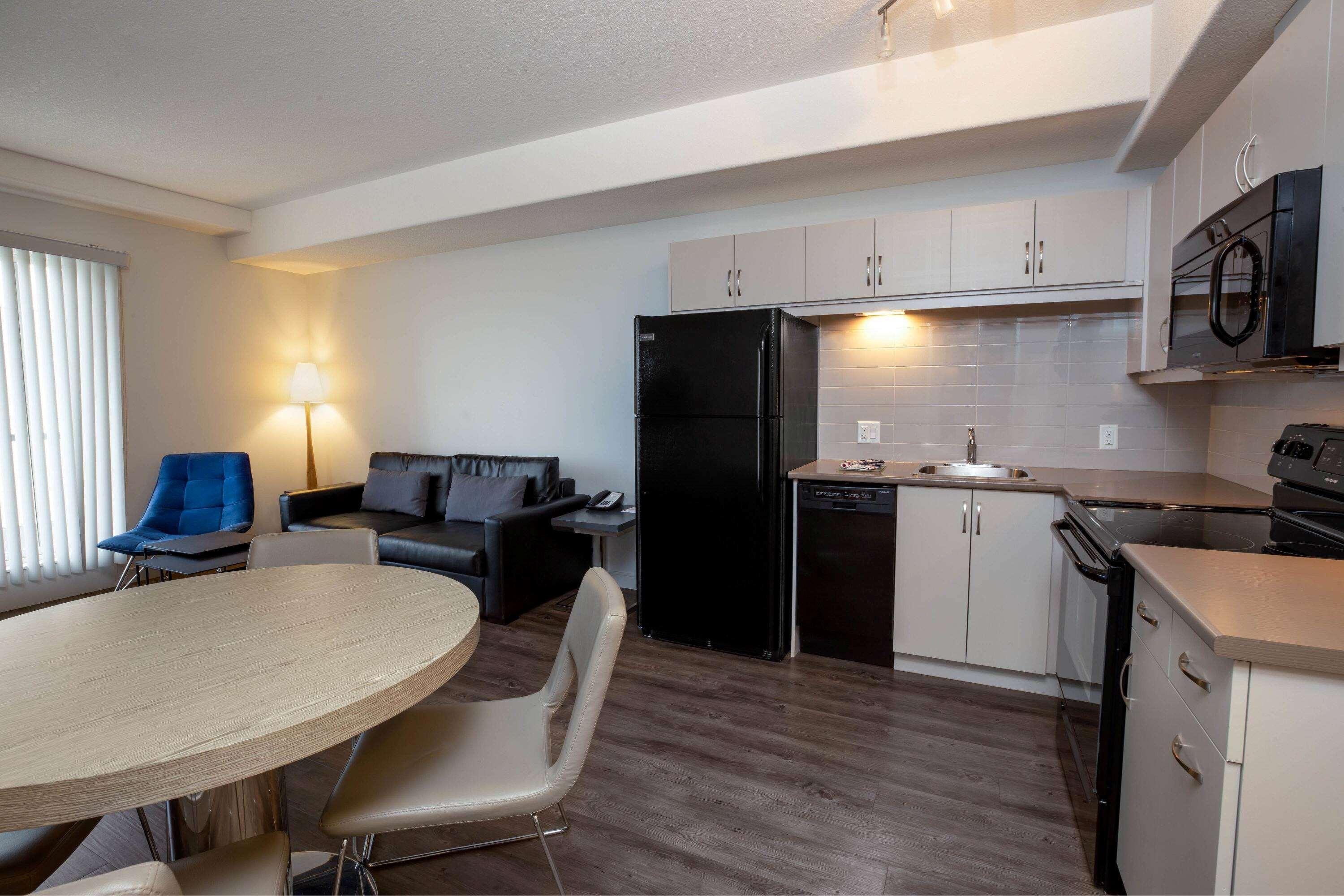 Ramada By Wyndham Fort Mcmurray Exterior photo