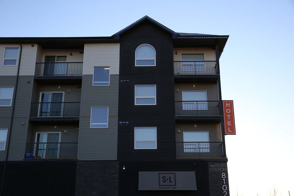 Ramada By Wyndham Fort Mcmurray Exterior photo